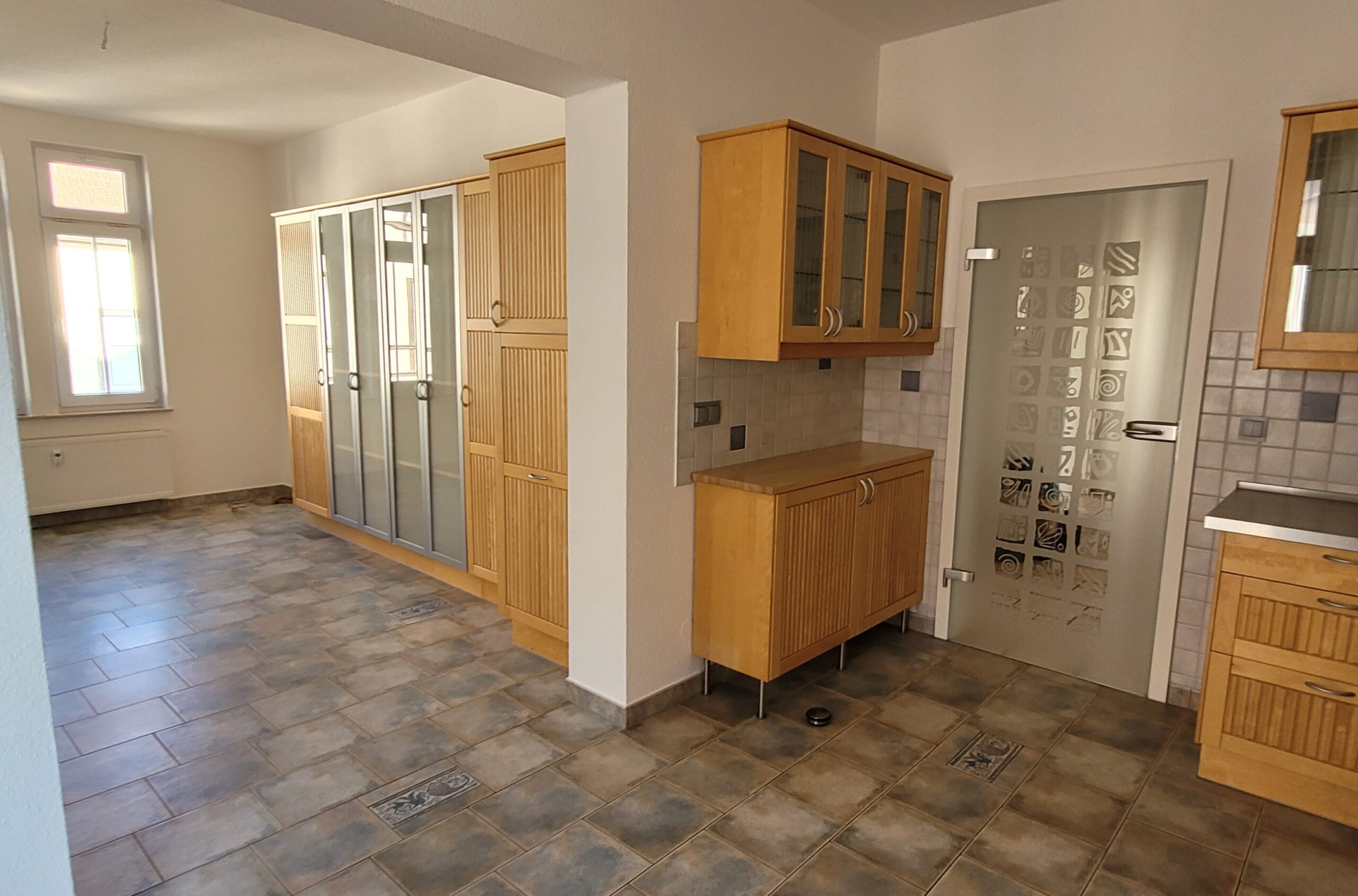 Küche mit großem Essbereich