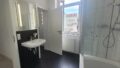 Badezimmer mit separatem WC