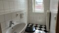 Badezimmer mit Dusche