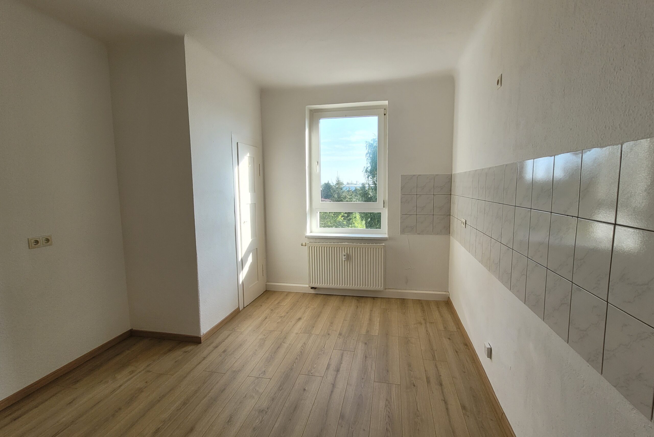 Küche mit Abstellraum