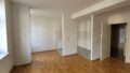 Wohnzimmer mit offener Küche
