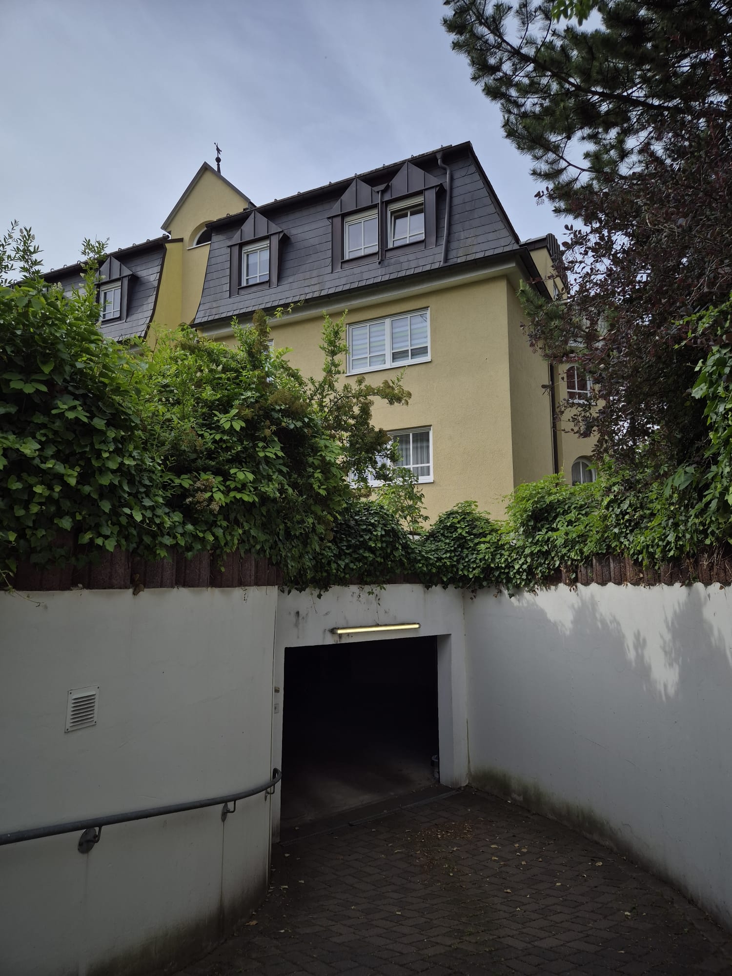 Tiefgarageneinfahrt