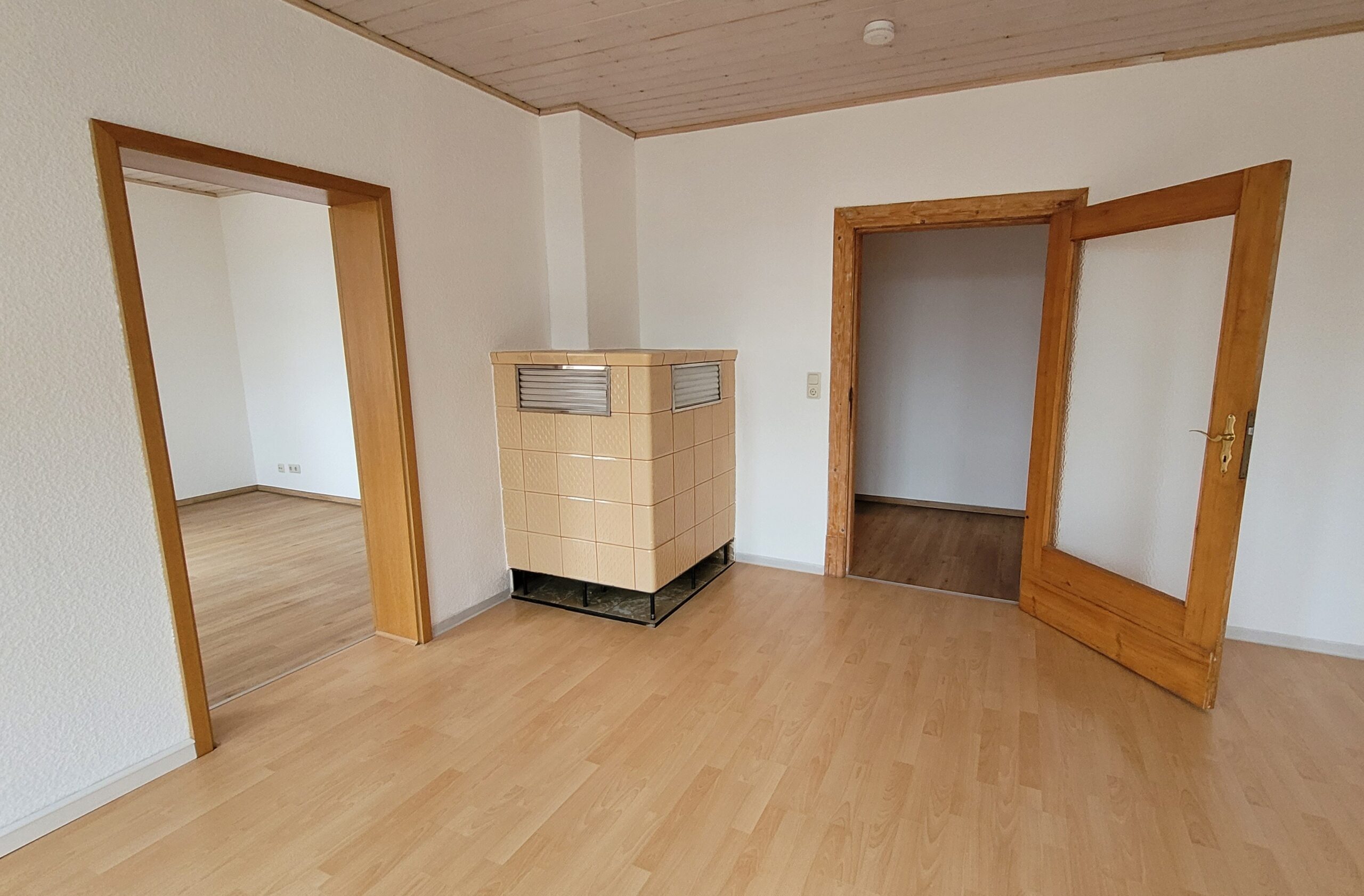 Wohnzimmer mit Kachelofen