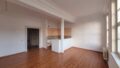 Ess-/Wohnzimmer mit offener Küche